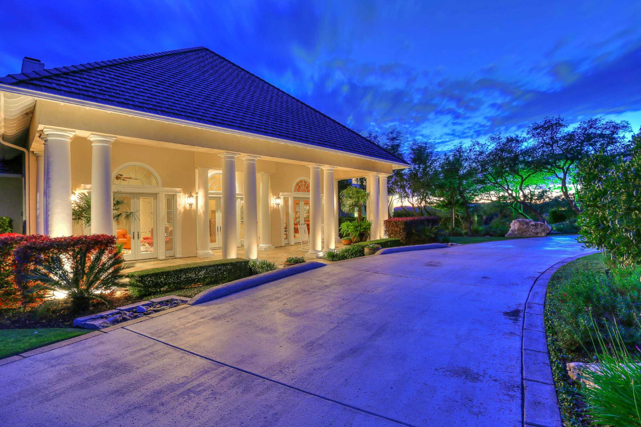 Live the James Bond lifestyle in this San Antonio home