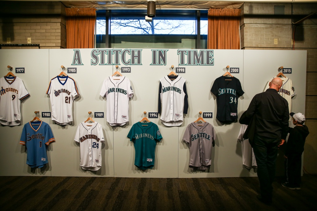 Seattle Mariners unveil new spring training uniforms