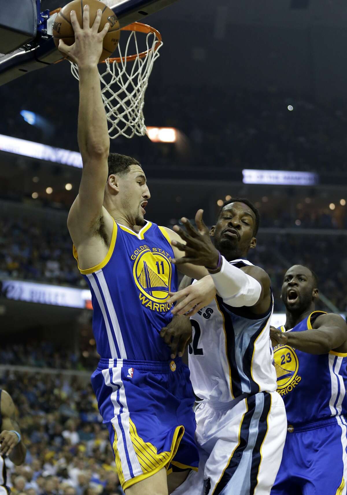 Golden State Warriors guard Klay Thompson (11) looks to pass as Memphis Grizzlies' Jeff Green (32) defends in the first half of Game 6 of a second-round NBA basketball Western Conference playoff series Friday, May 15, 2015, in Memphis, Tenn. (AP Photo/Mark Humphrey)