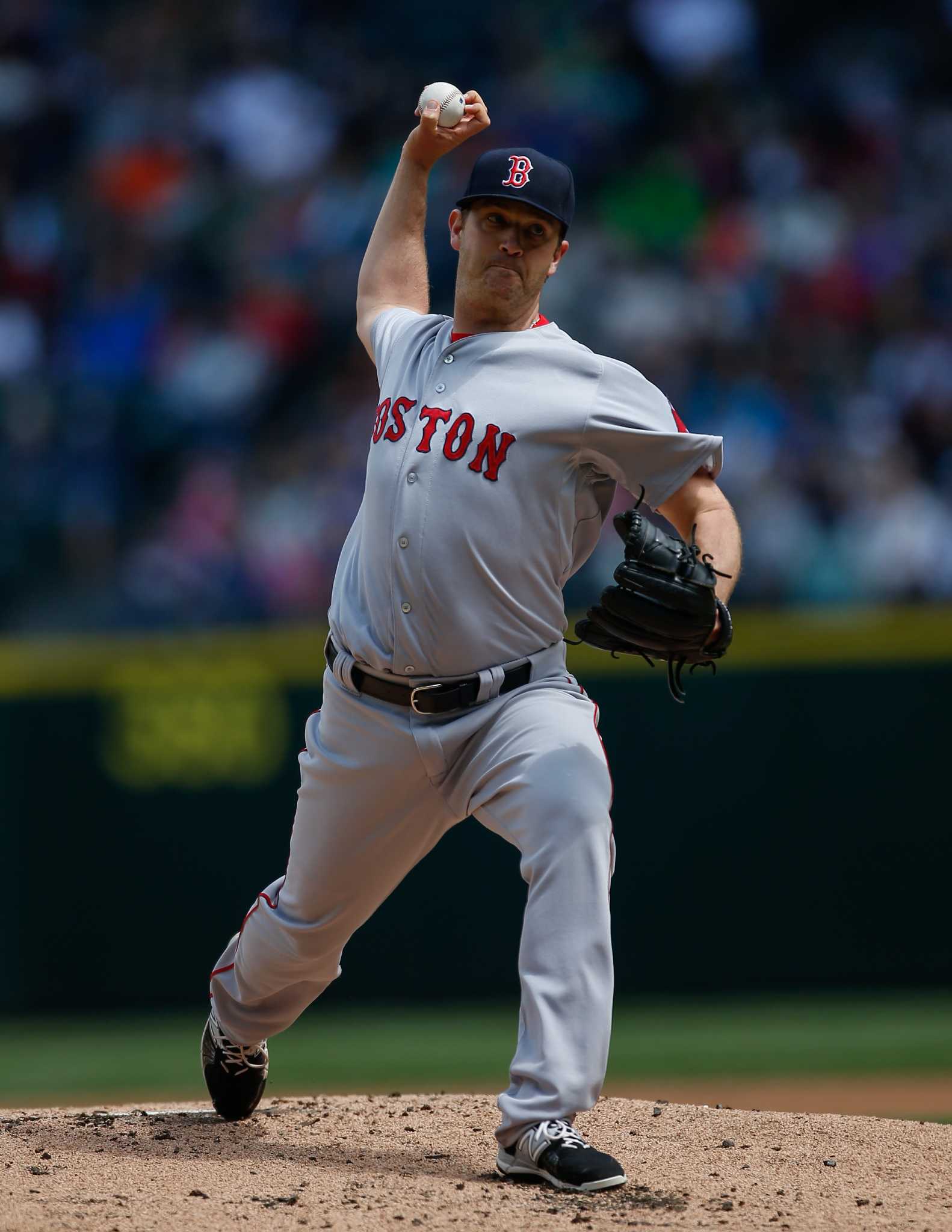 M's lefty stays on roll to blank Boston