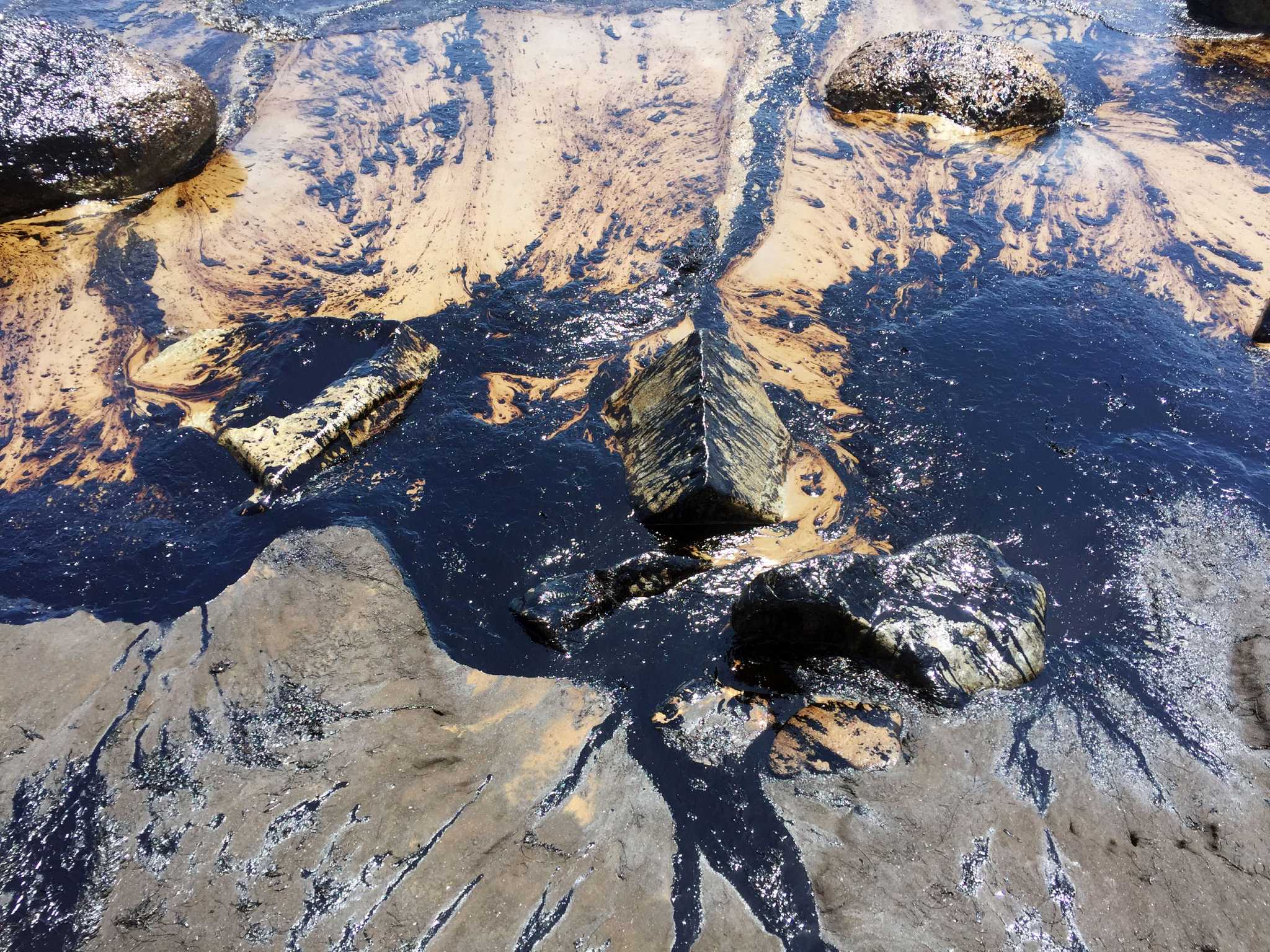 Oil pipeline spills about 21,000 gallons off California