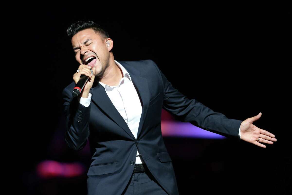 Singer Frankie J finds his future in Latin pop’s past