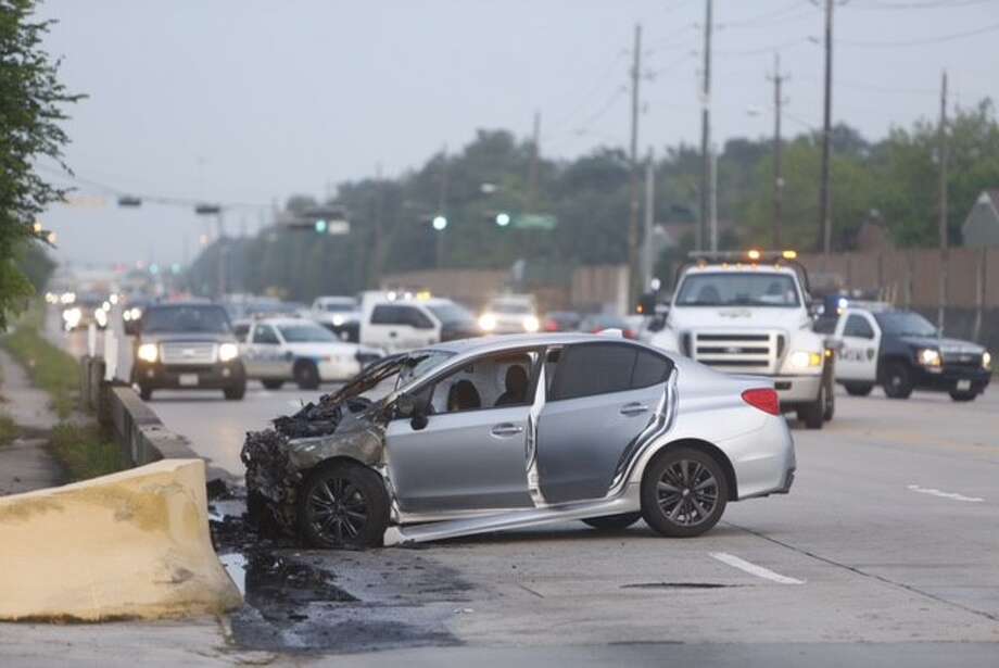 Police Investigate Deadly Single Vehicle Wreck Houston Chronicle 