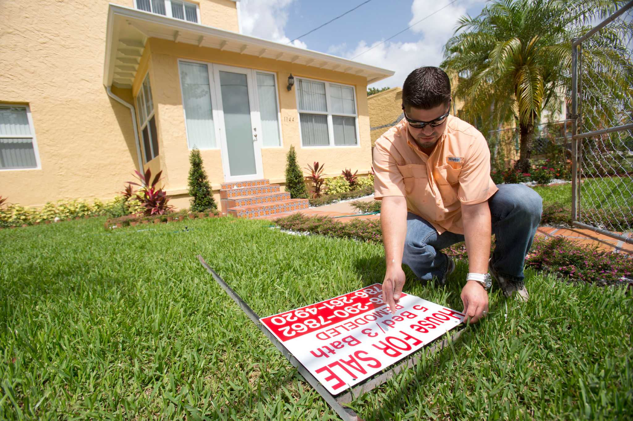 U.S. home sales slide in April amid listing shortage