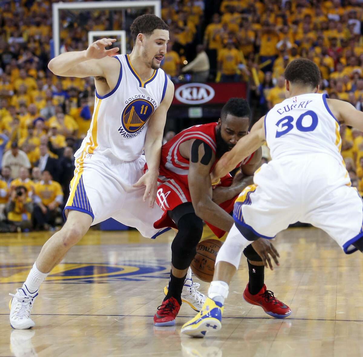 Splash Brothers’ defense helps Warriors hold off Rockets in Game 2