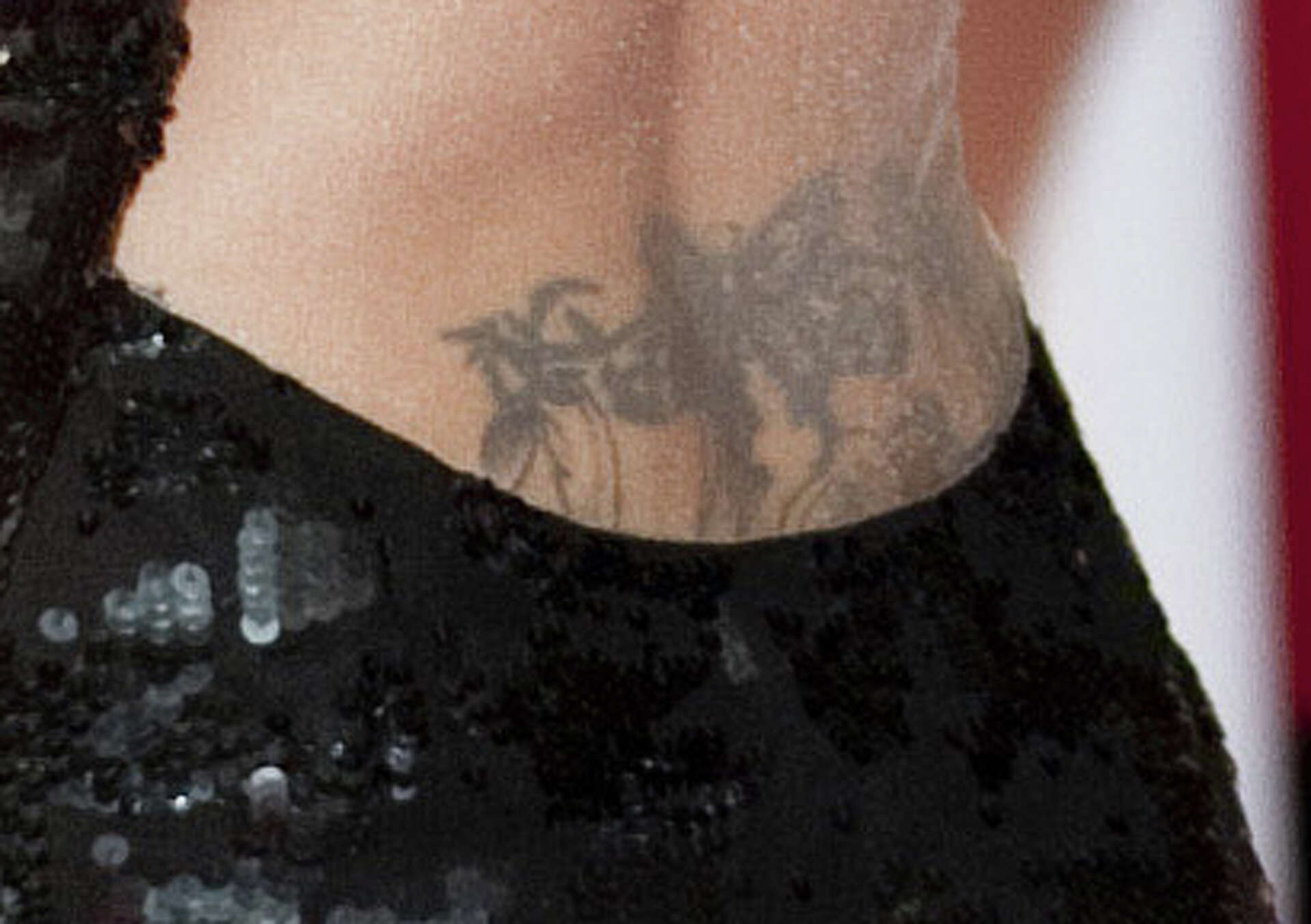 LeAnn Rimes' new tattoo causing controversy with fans, image size:1920x1353