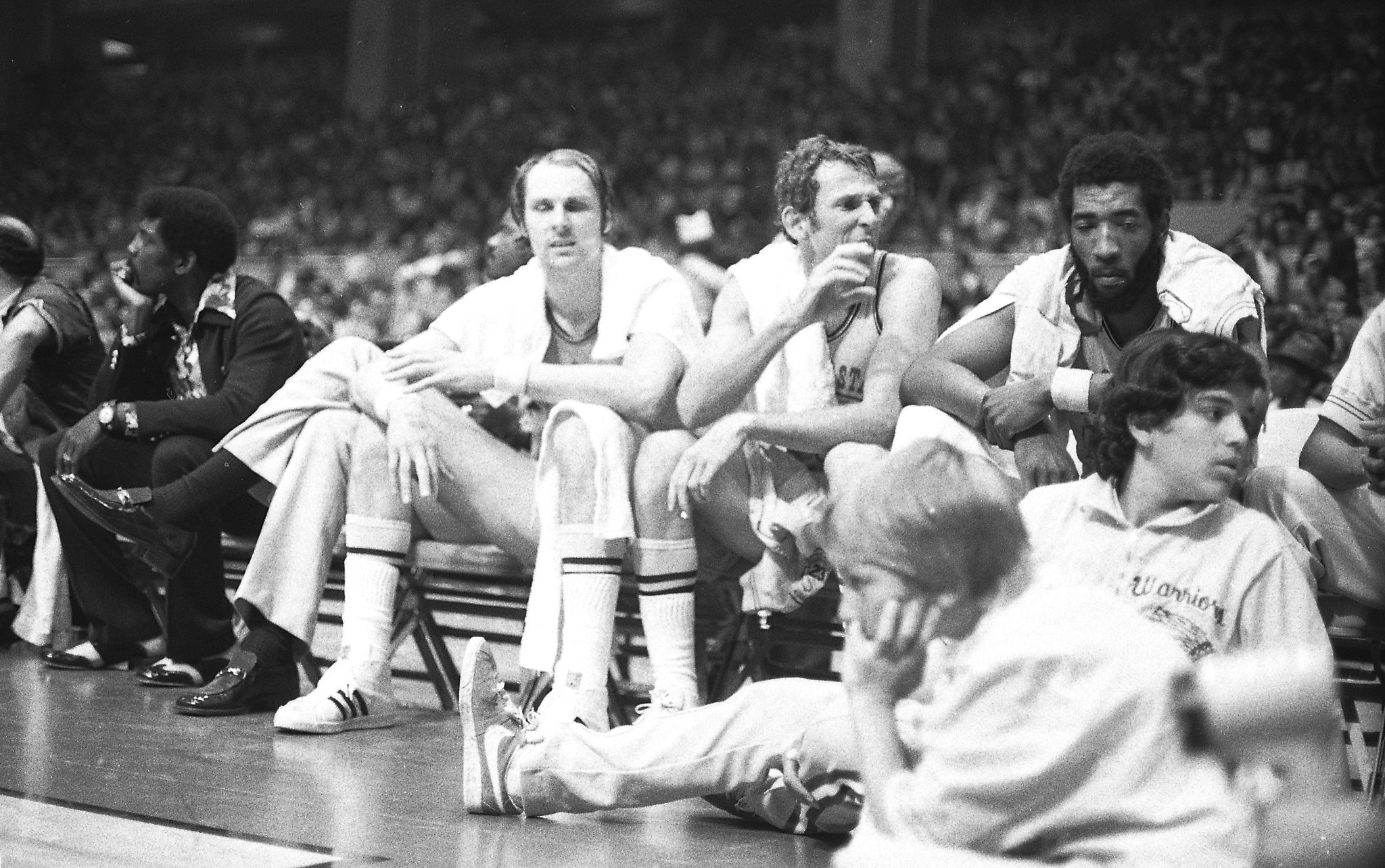 SportsPaper sur Twitter : #OTD in 1975 the Golden State Warriors completed  an NBA Finals sweep of the Washington Bullets to win their first franchise  title since 1956.  / X