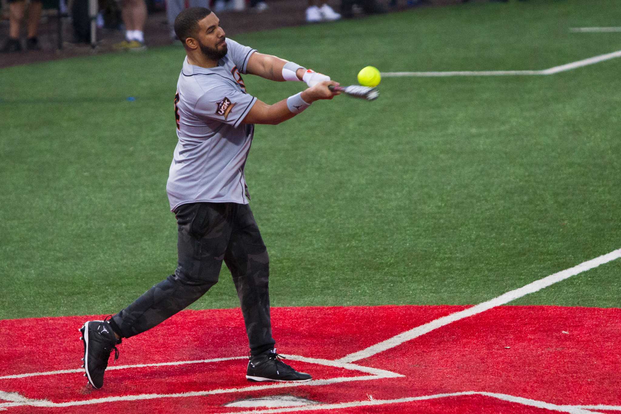 Drake gets in a workout at University of Houston