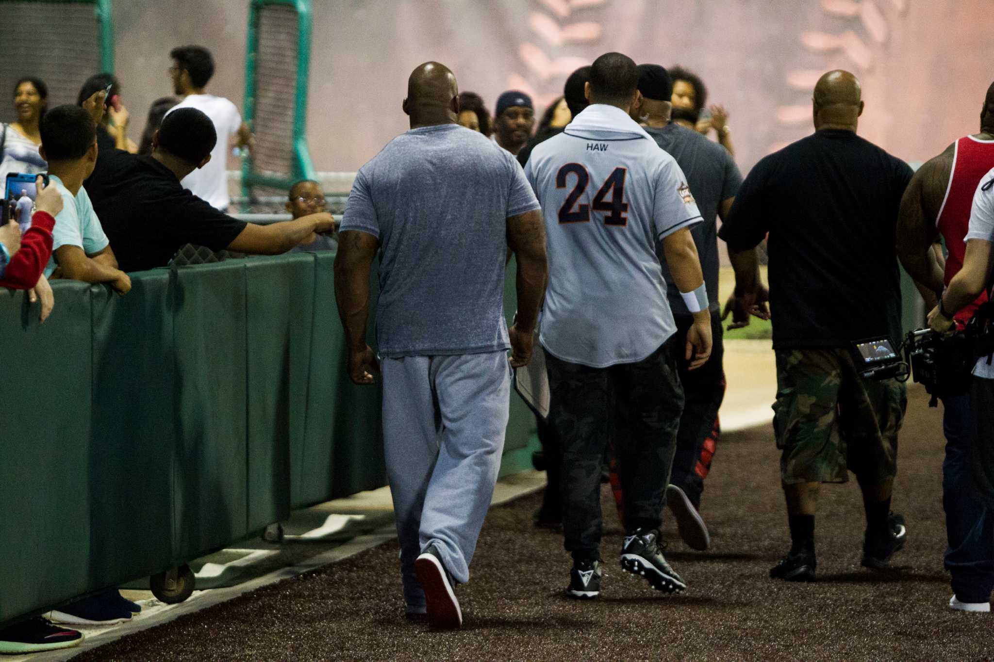 Drake gets in a workout at University of Houston