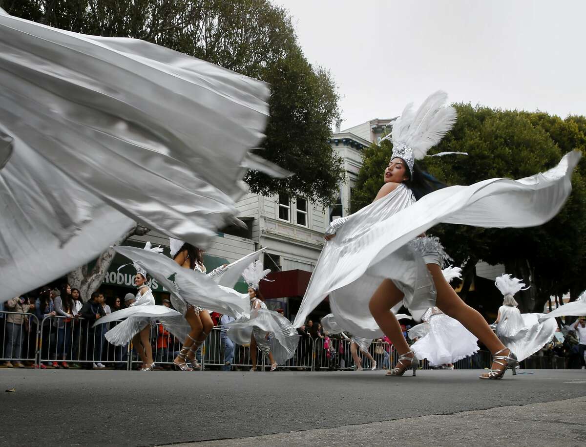 Carnaval parade carries water conservation message to thousands