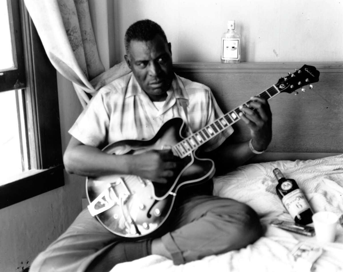 New photo of bluesman Robert Johnson unearthed; only third photo in ...