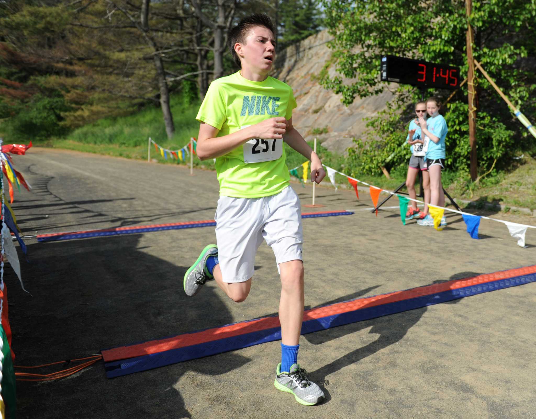 Ariza wins Jim Fixx Run for second time Herbert of Darien the