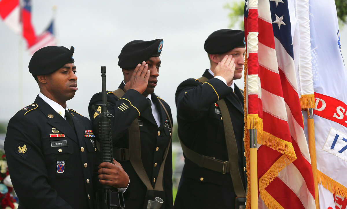 Crowd united in respecting the fallen on Memorial Day