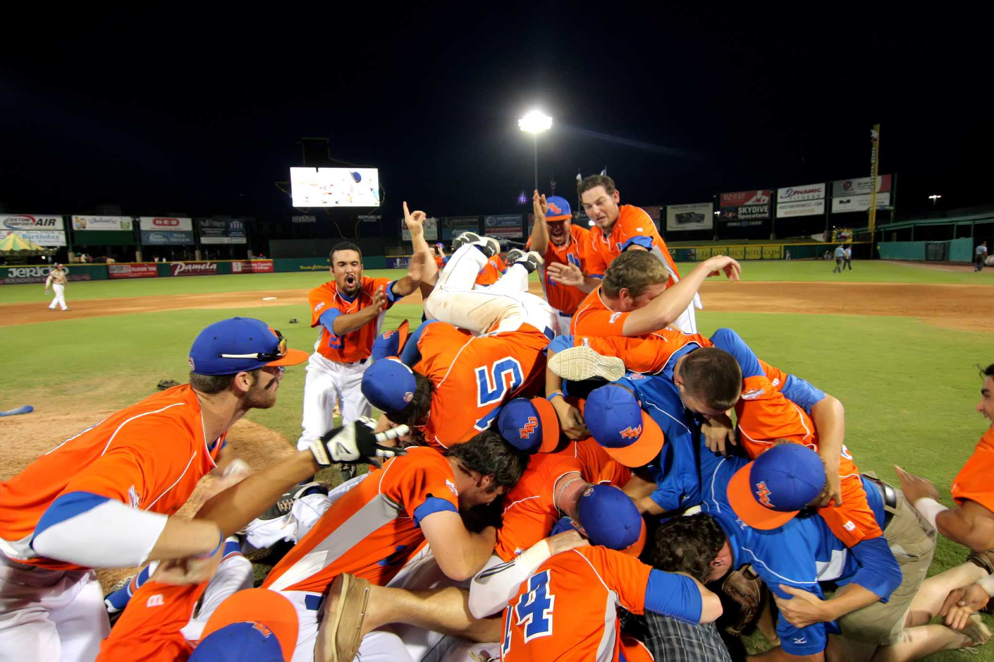 HBU baseball team passes most important test HBU baseball team passes most important test