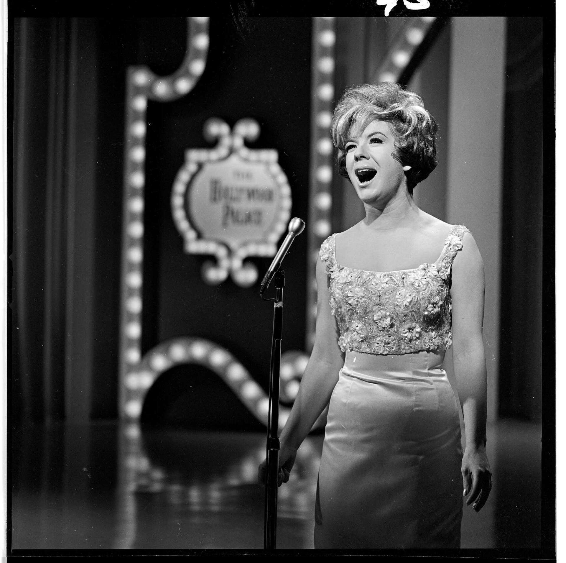 It must be her — Vikki Carr