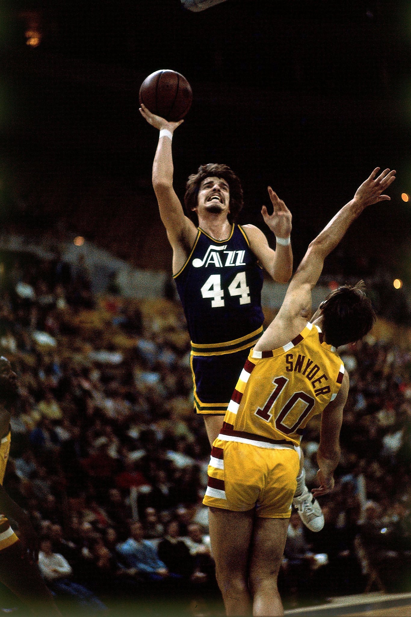 Ostler: Before there was Curry, 'Pistol Pete' stole the show