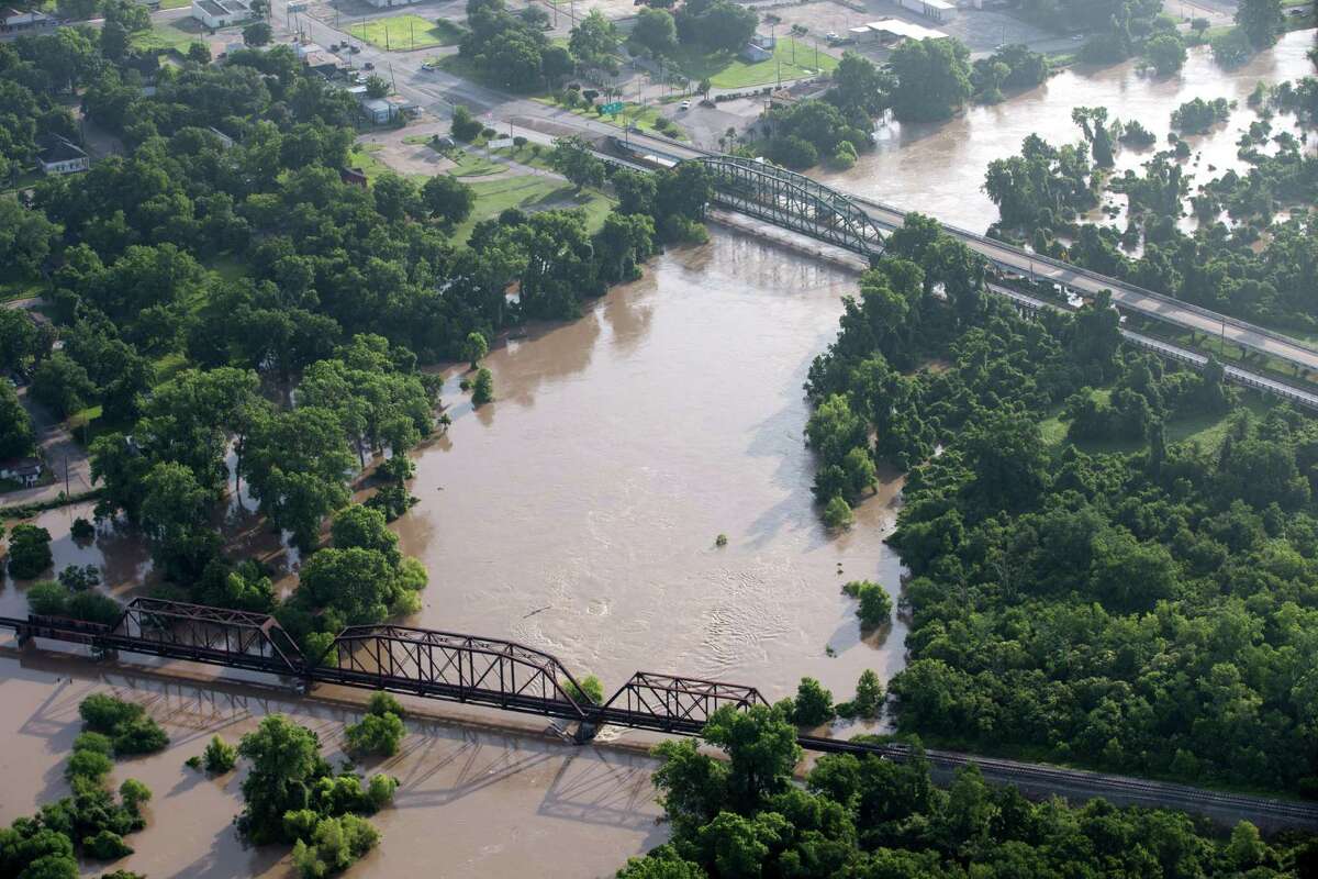 More than 2,500 homes damaged in Houston area floods