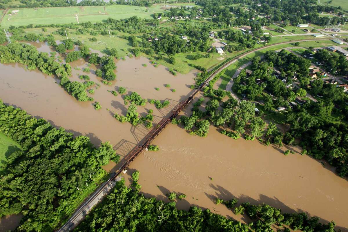 More than 2,500 homes damaged in Houston area floods