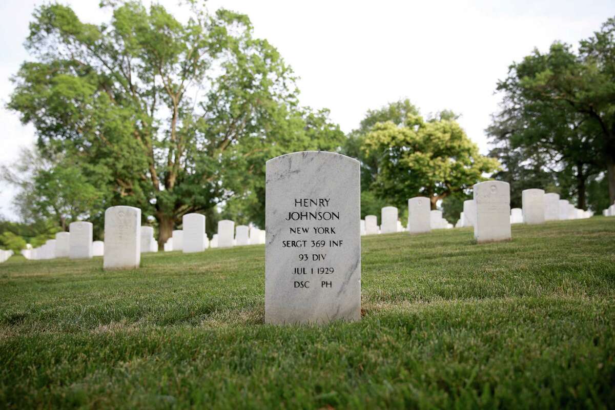 Obama awards Medal of Honor to Henry Johnson