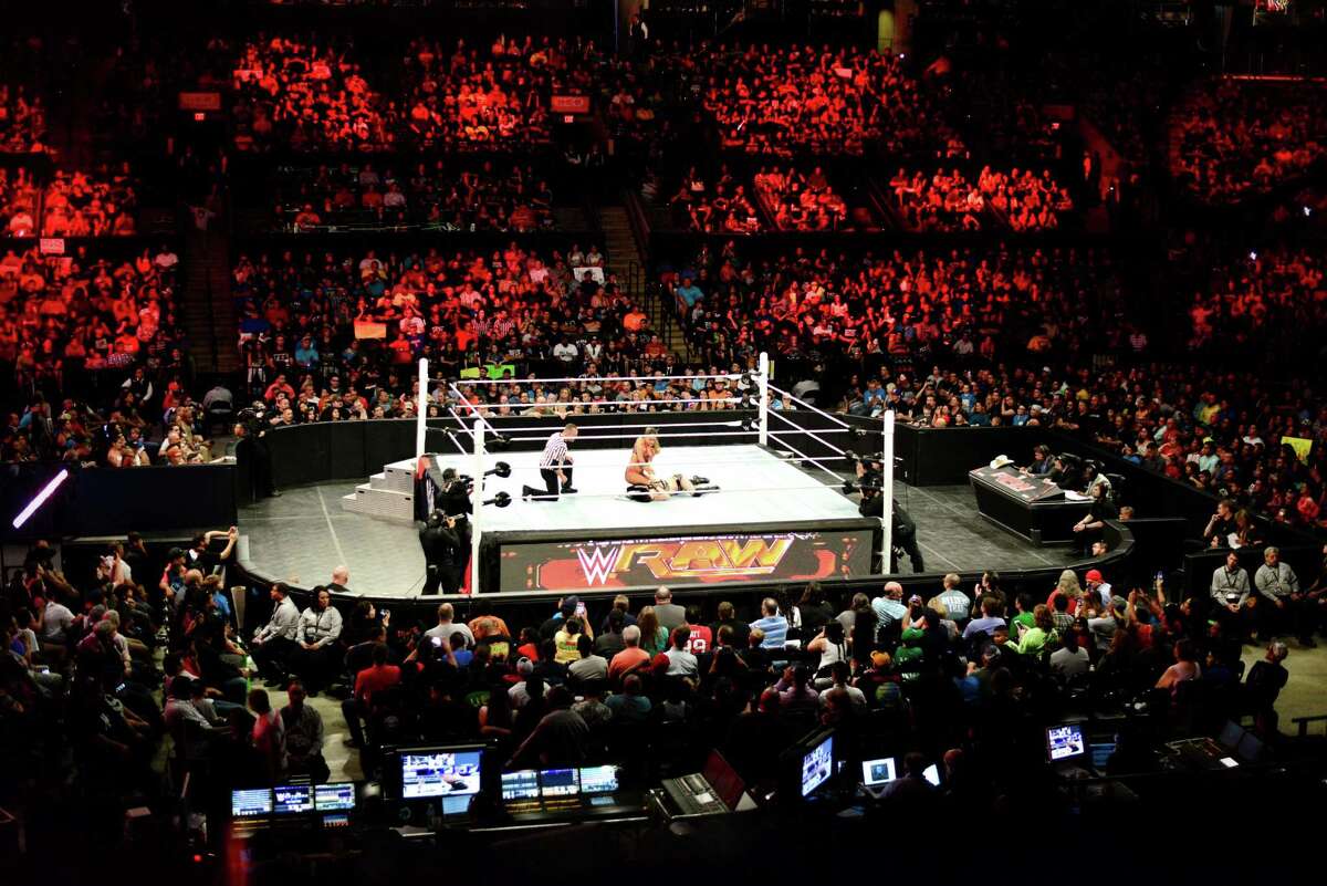 San Antonio fans pack AT&T Center for WWE's Monday Night RAW
