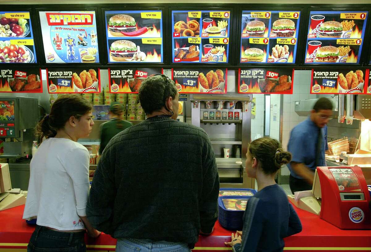 Fired fast food employee claims to tweet out Raising Cane's secret recipe