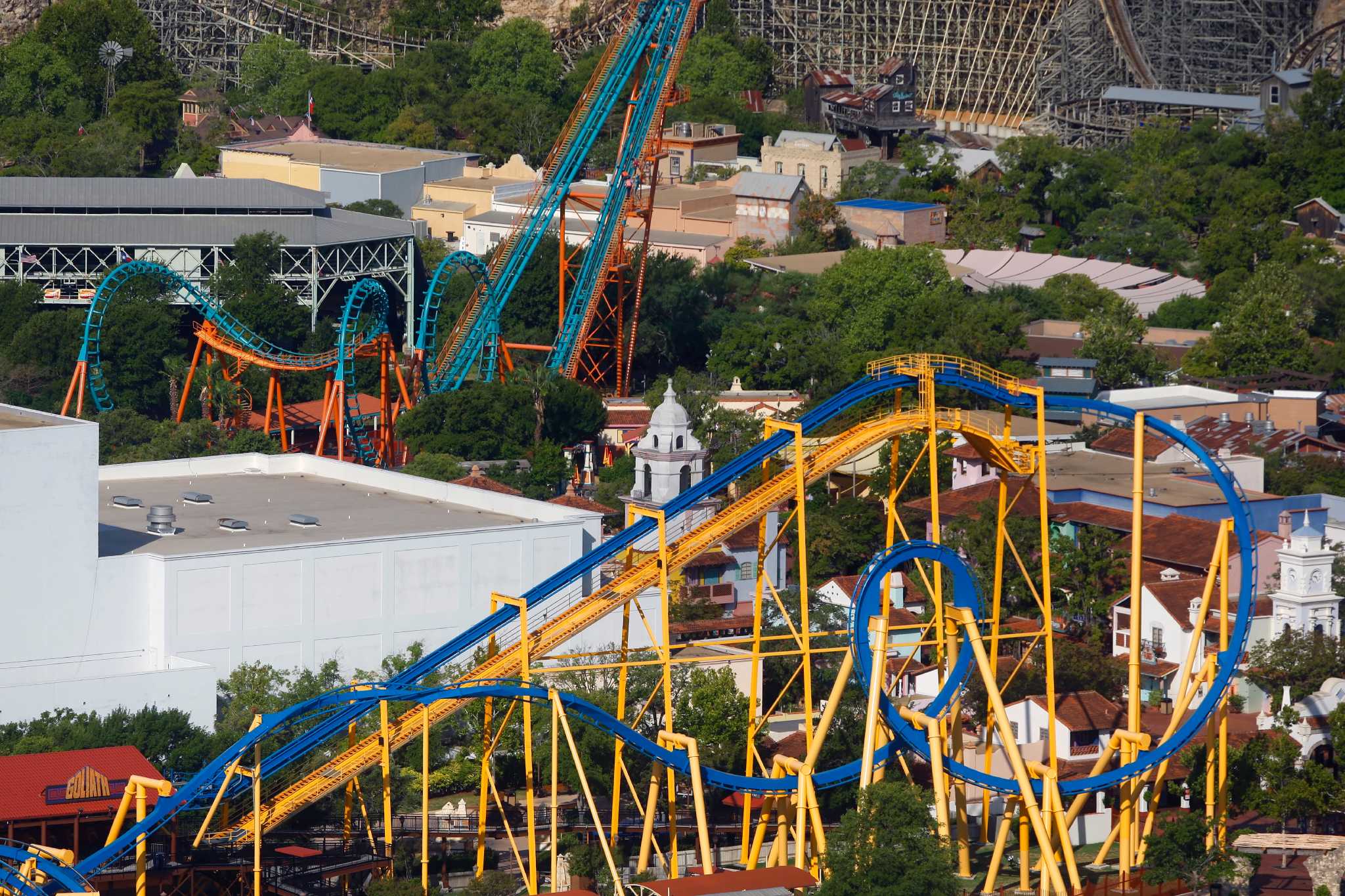 Six Flags Fiesta Texas Plans To Re open In Mid May Due To Coronavirus 