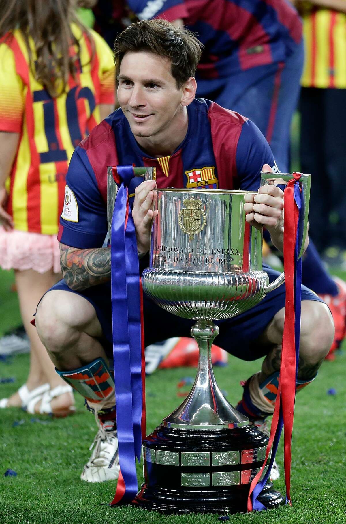 Barcelona's Lionel Messi poses with the trophy after winning the final of the Copa del Rey soccer match between FC Barcelona and Athletic Bilbao at the Camp Nou stadium in Barcelona, Spain, Saturday, May 30, 2015. (AP Photo/Manu Fernandez)