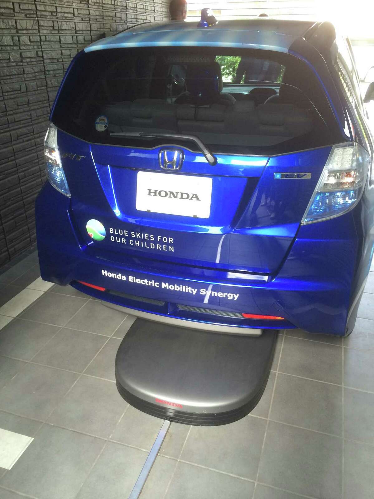 Honda uses WiTricity’s wireless charging technology with a Fit EV at the company’s demonstration “Smart Home” in Saitama, Japan.