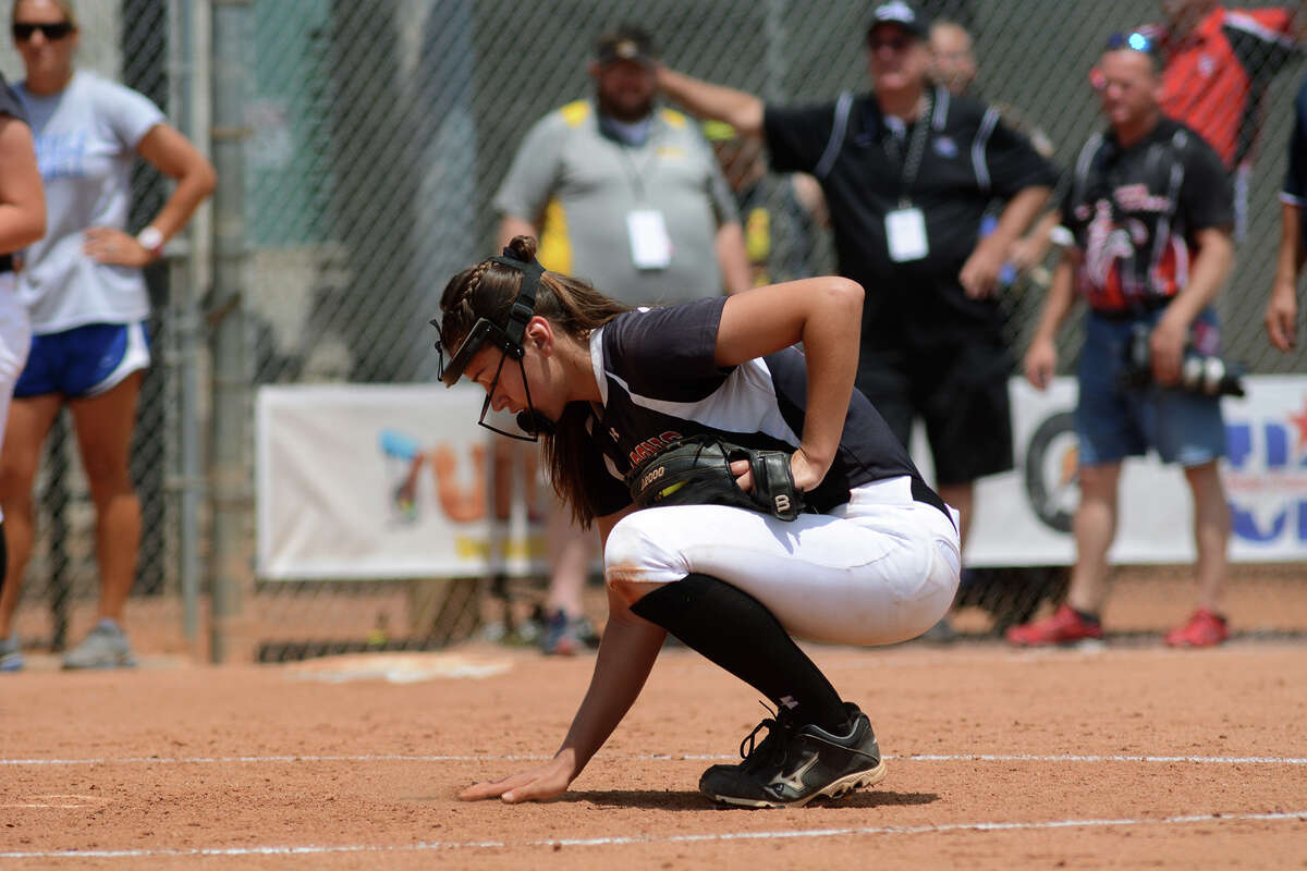 Video Did Needville catcher intentionally elbow Huffman softball players?