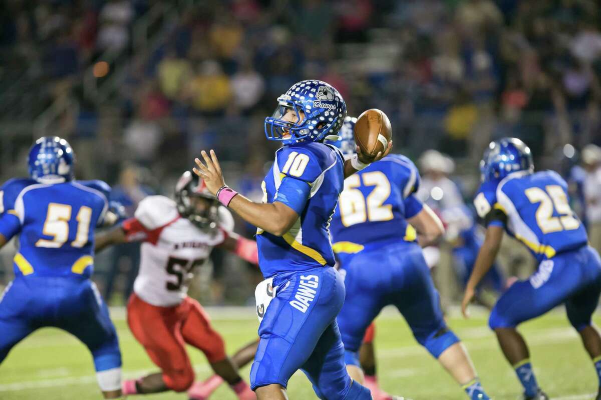 Manny Harris broke Robert Griffin III’s single-season passing record at Copperas Cove as a junior but was injured last year.