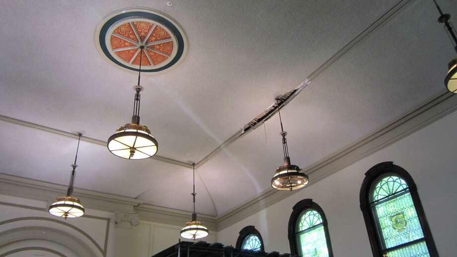 Rises For Falling Ceiling Times Union This Damaged Ceiling Has Closed The Rensselaer County S Largest Courtroom Bob Gardinier Times