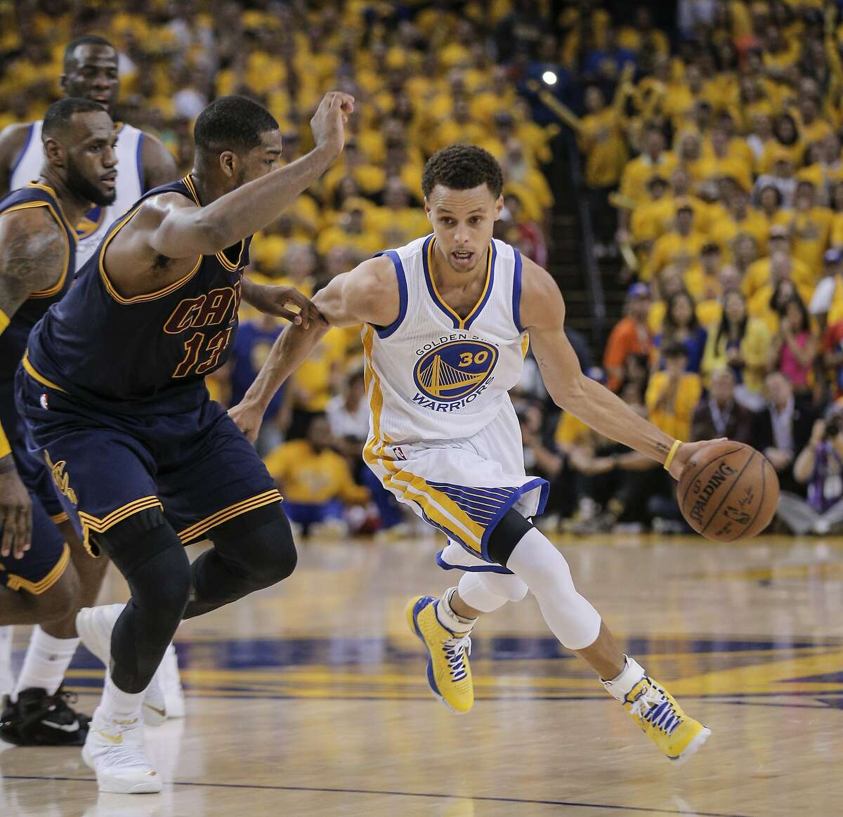 Stephen Curry feels defensive pressure on poor shooting night