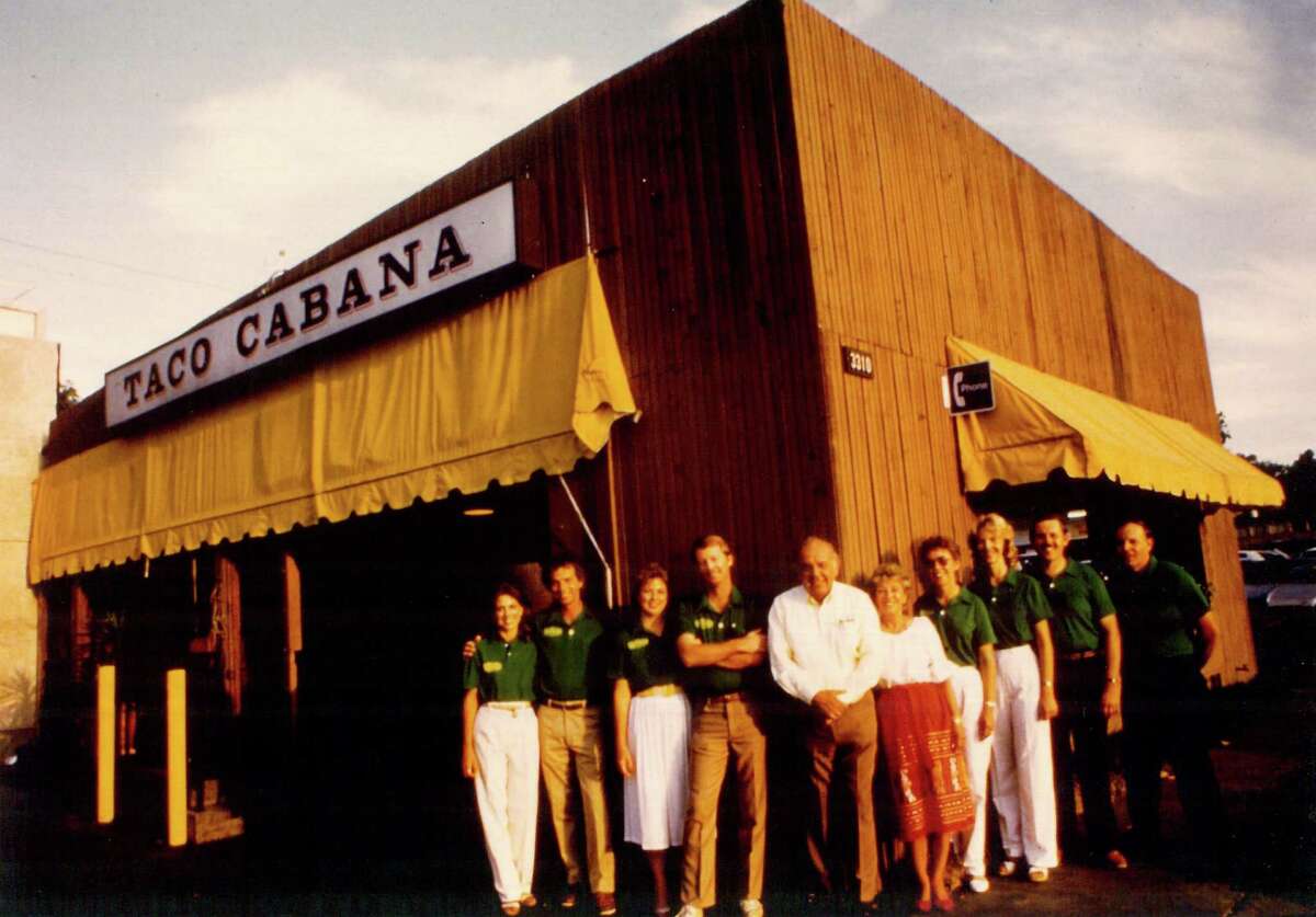 Taco Cabana founders Felix and Billie Jo Stehling with their employees in front of the first restaurant on the corner of San Pedro Avenue and Hildebrand Avenue.