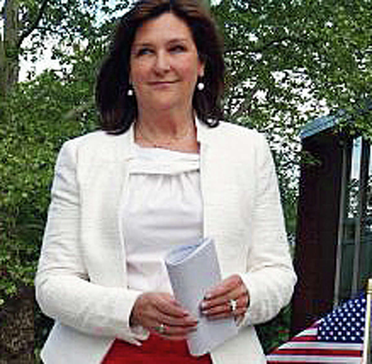 Representative Town Meeting member Laurie McArdle has announced her candidacy for this year's Republican selectman nomination, a post now held by Kevin Kiley.