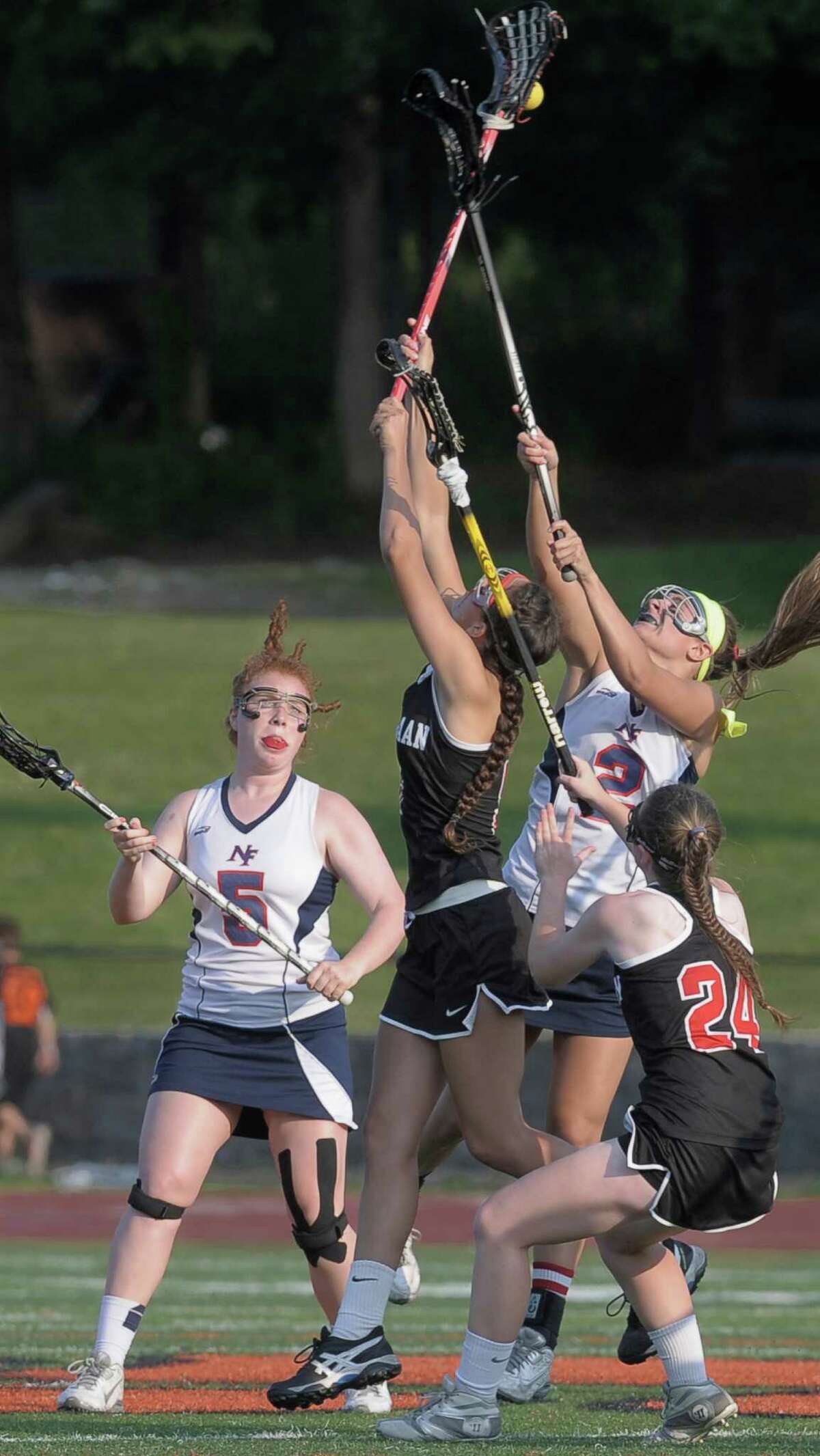 New Canaan tops New Fairfield to advance to Class M state championship