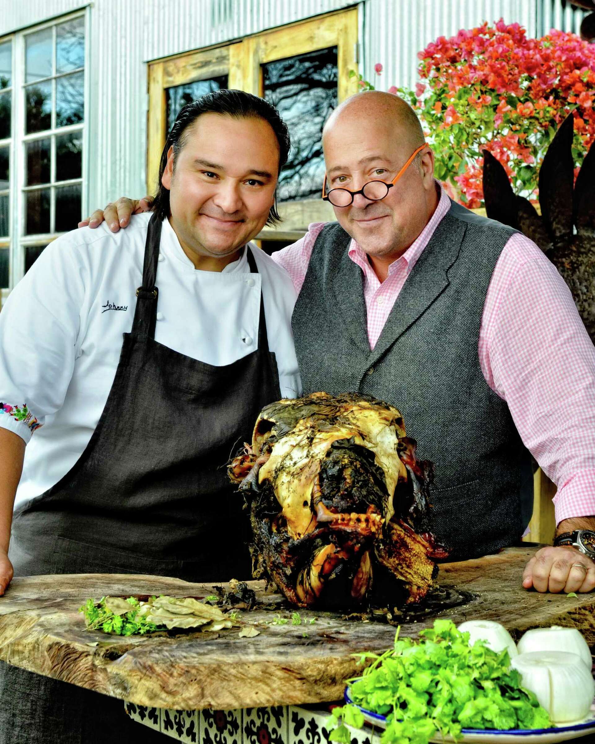 シェフ Bizarre Foods' celebrates S.A.'s evolving cuisine