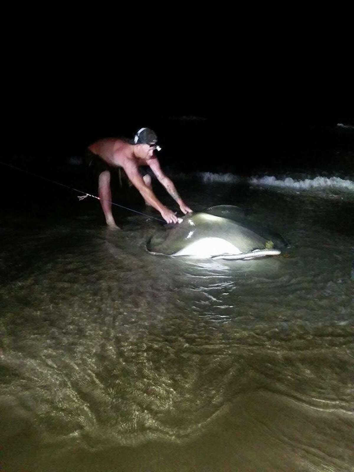 San Antonio-area Man Catches Massive Stingray Off Corpus Christi Shore ...