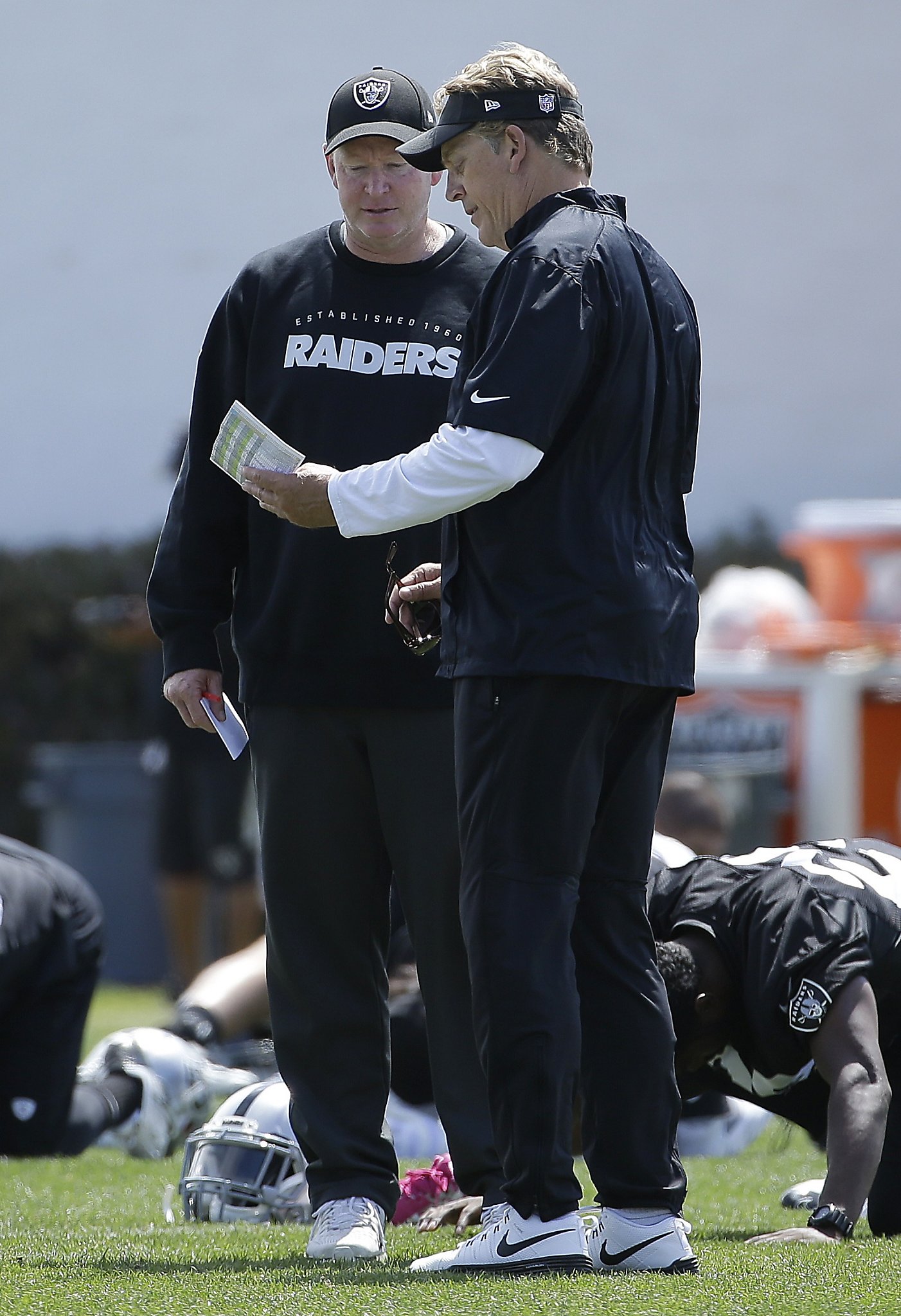 Bill Musgrave finding the right potion for Raiders’offense