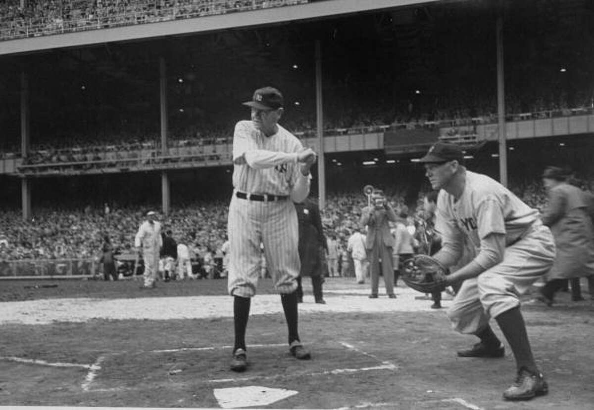 BABE RUTH DEATH YANKEE STADIUM 1948 MLB BASEBALL CROWD AND CASKET PHOTOS  METS