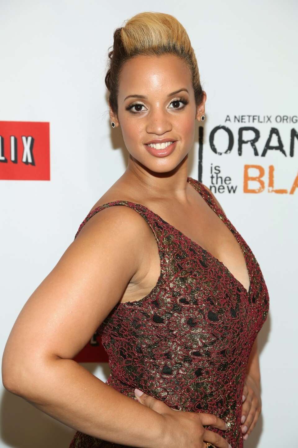 Latinas of \, image size:960x1441