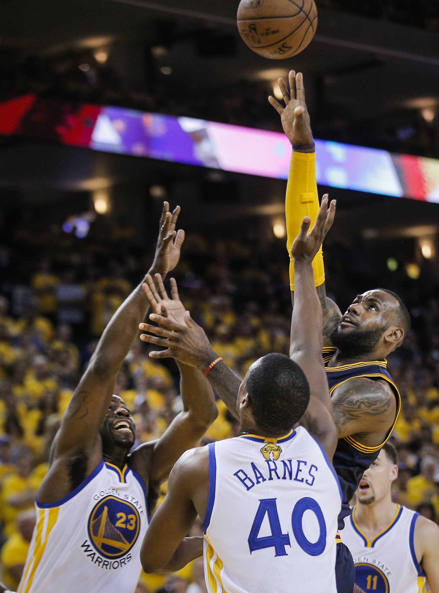 Warriors sell out Oracle for Game 6 watch party