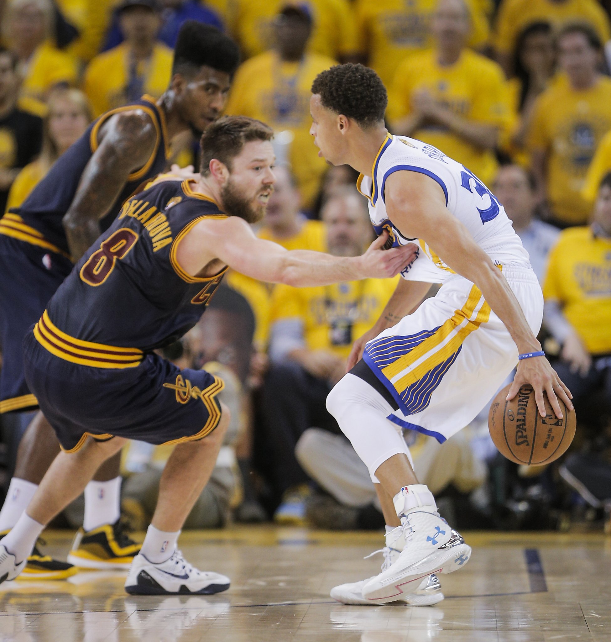 Warriors sell out Oracle for Game 6 watch party