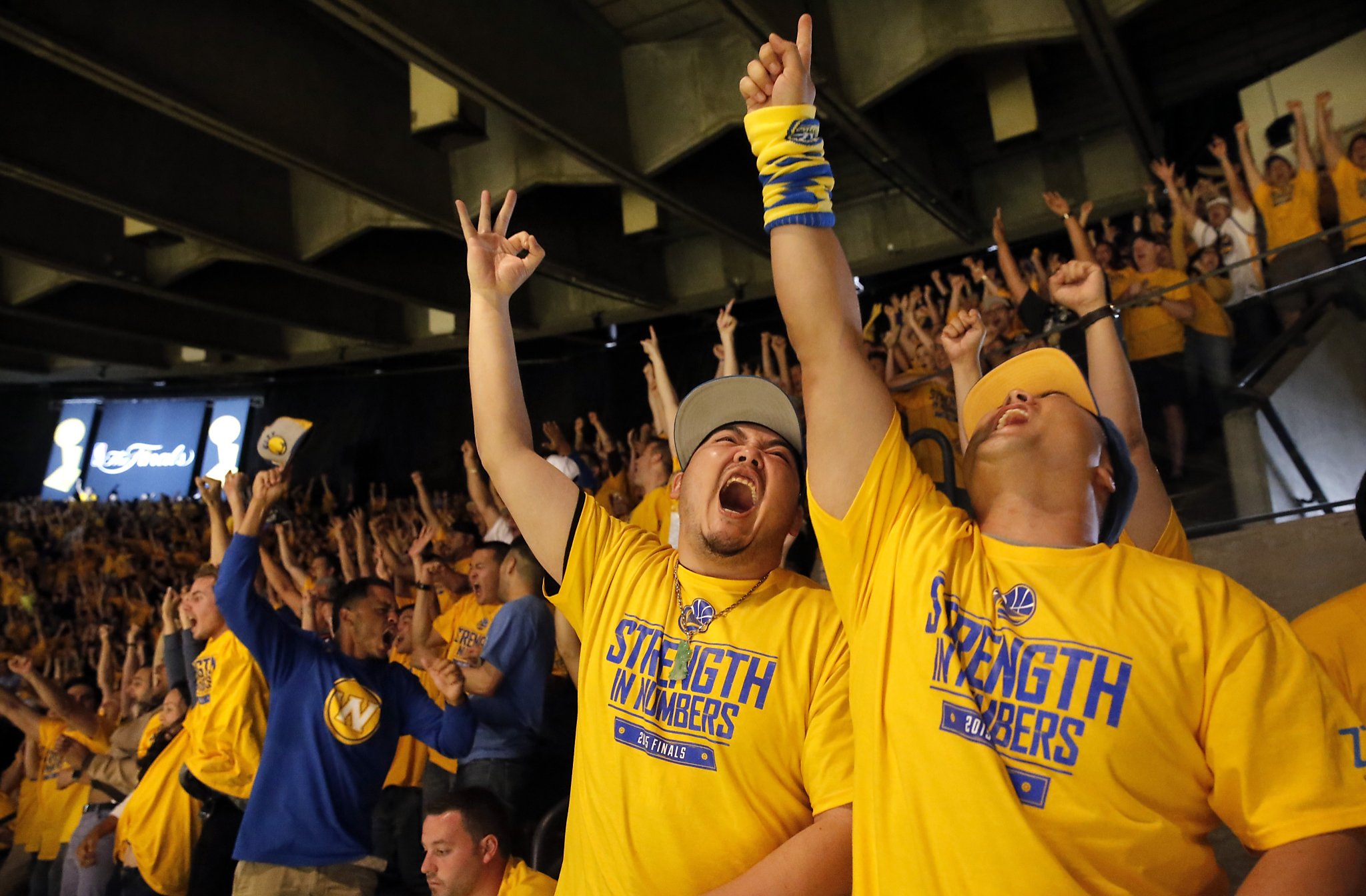 Warriors sell out Oracle for Game 6 watch party