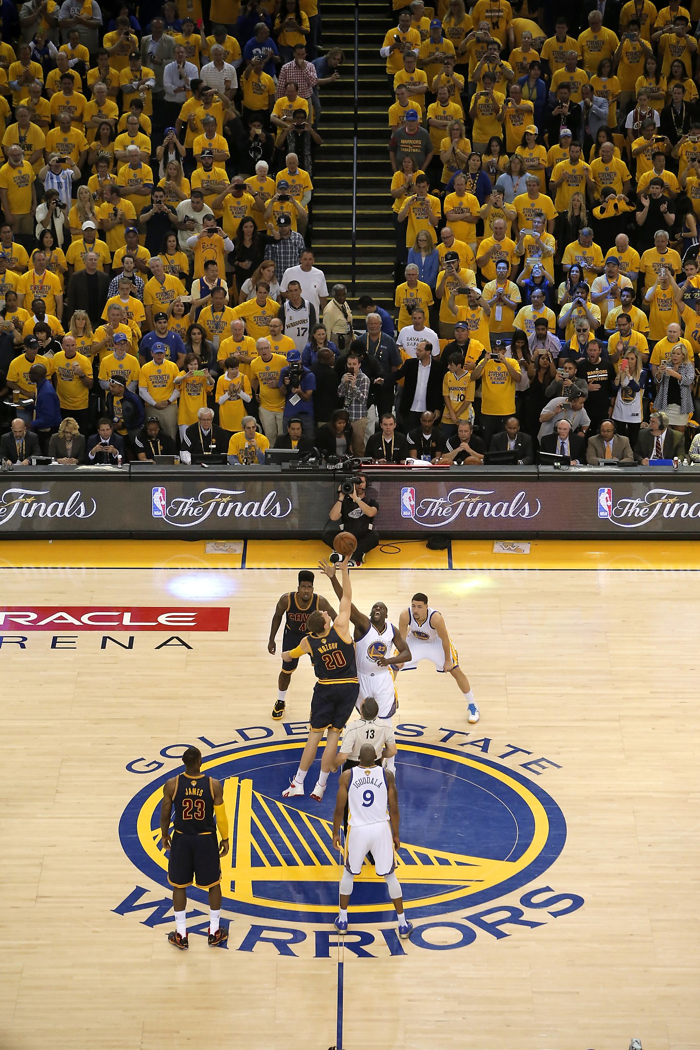 Warriors sell out Oracle for Game 6 watch party