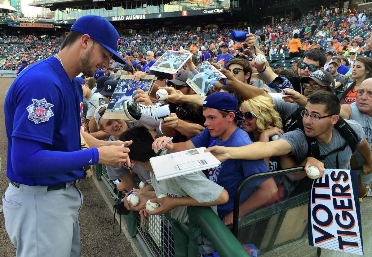 Chicago Cubs Kris Bryant greats fans at Express on State Street on News  Photo - Getty Images