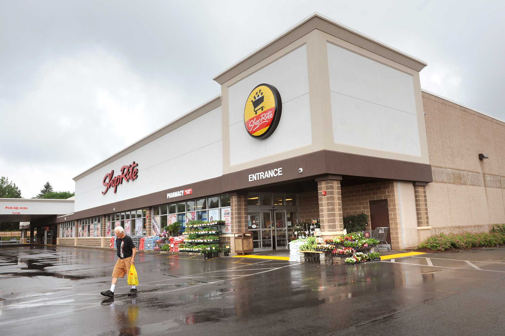 Checking out the new Albany ShopRite