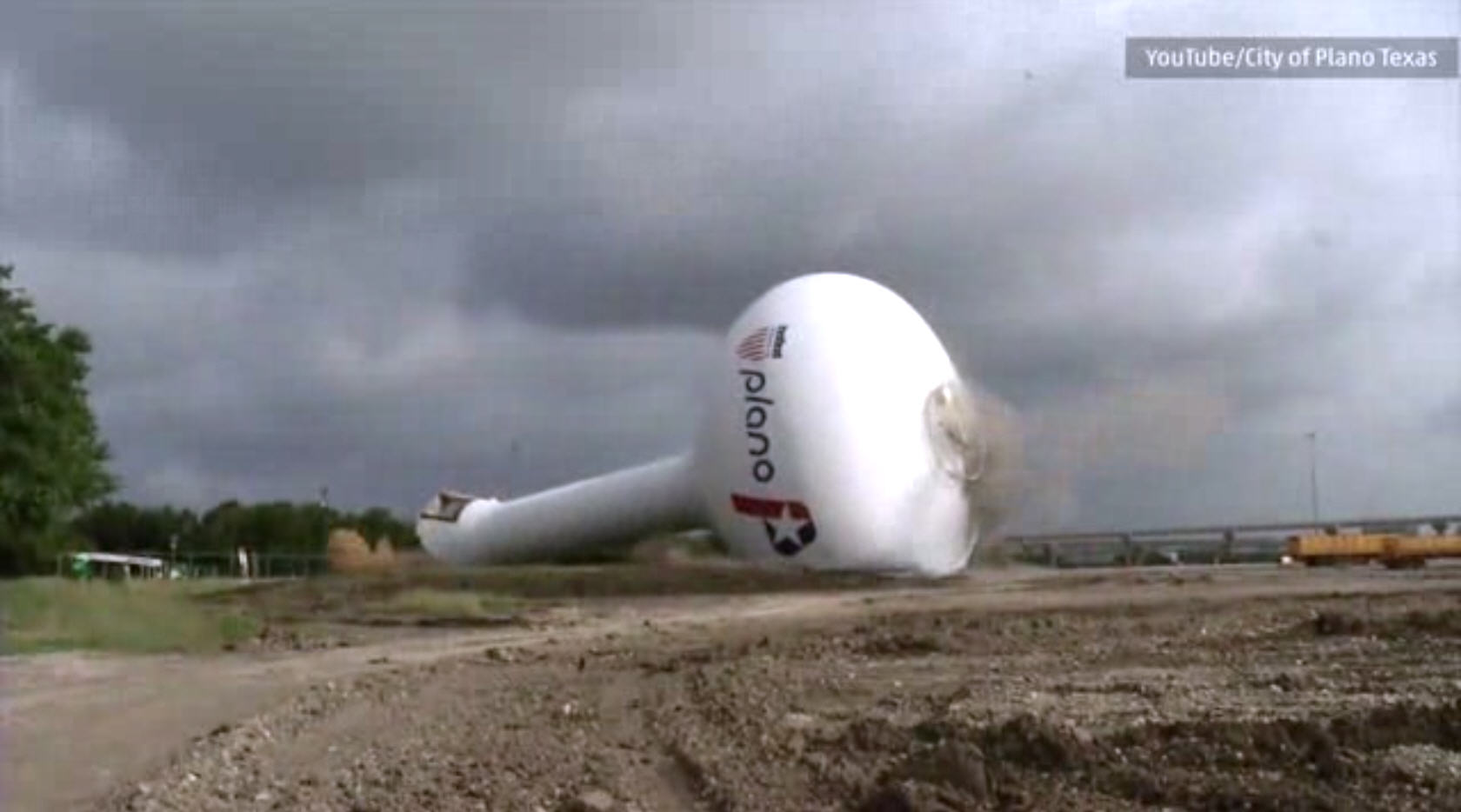 Giant water tower crashes down in Plano, Texas