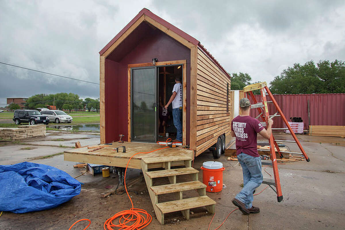 Texas A&M students build ‘tiny’ houses for the homeless