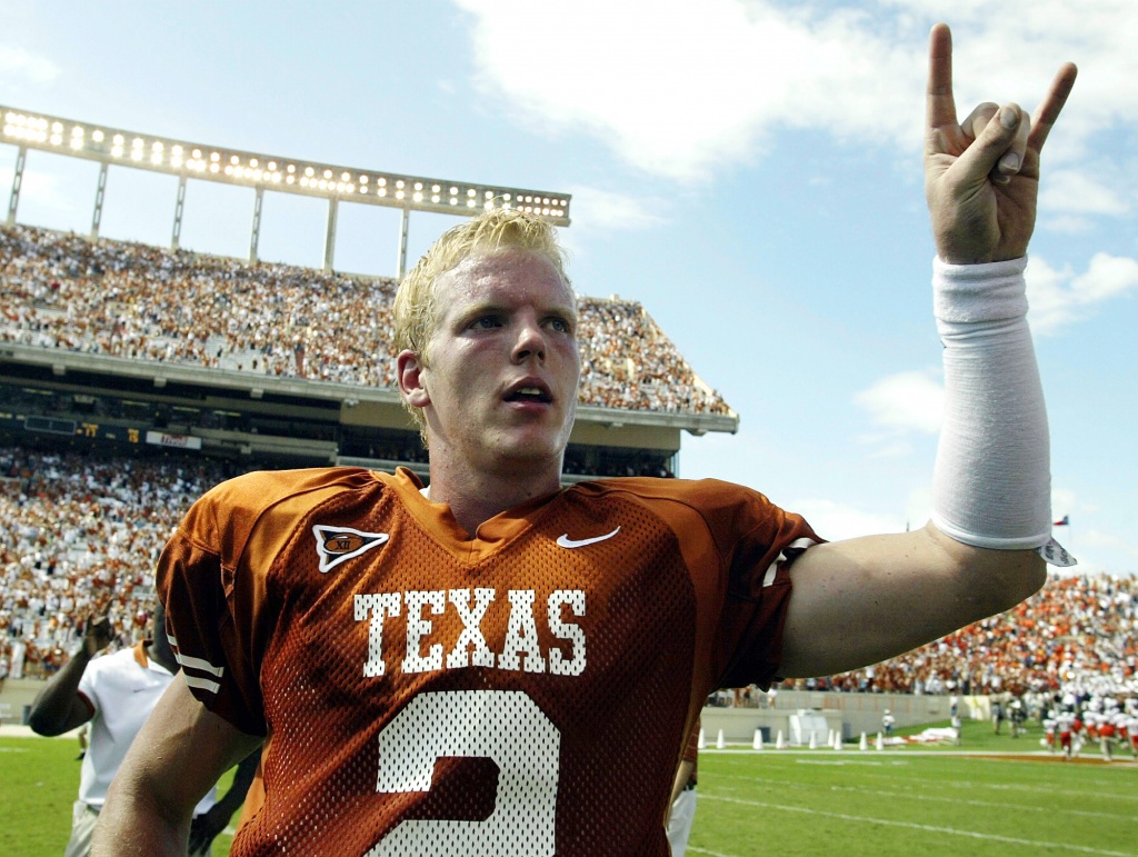 Chris Simms admits he received '$100 handshakes' from Texas boosters, says  'it's happening everywhere.'