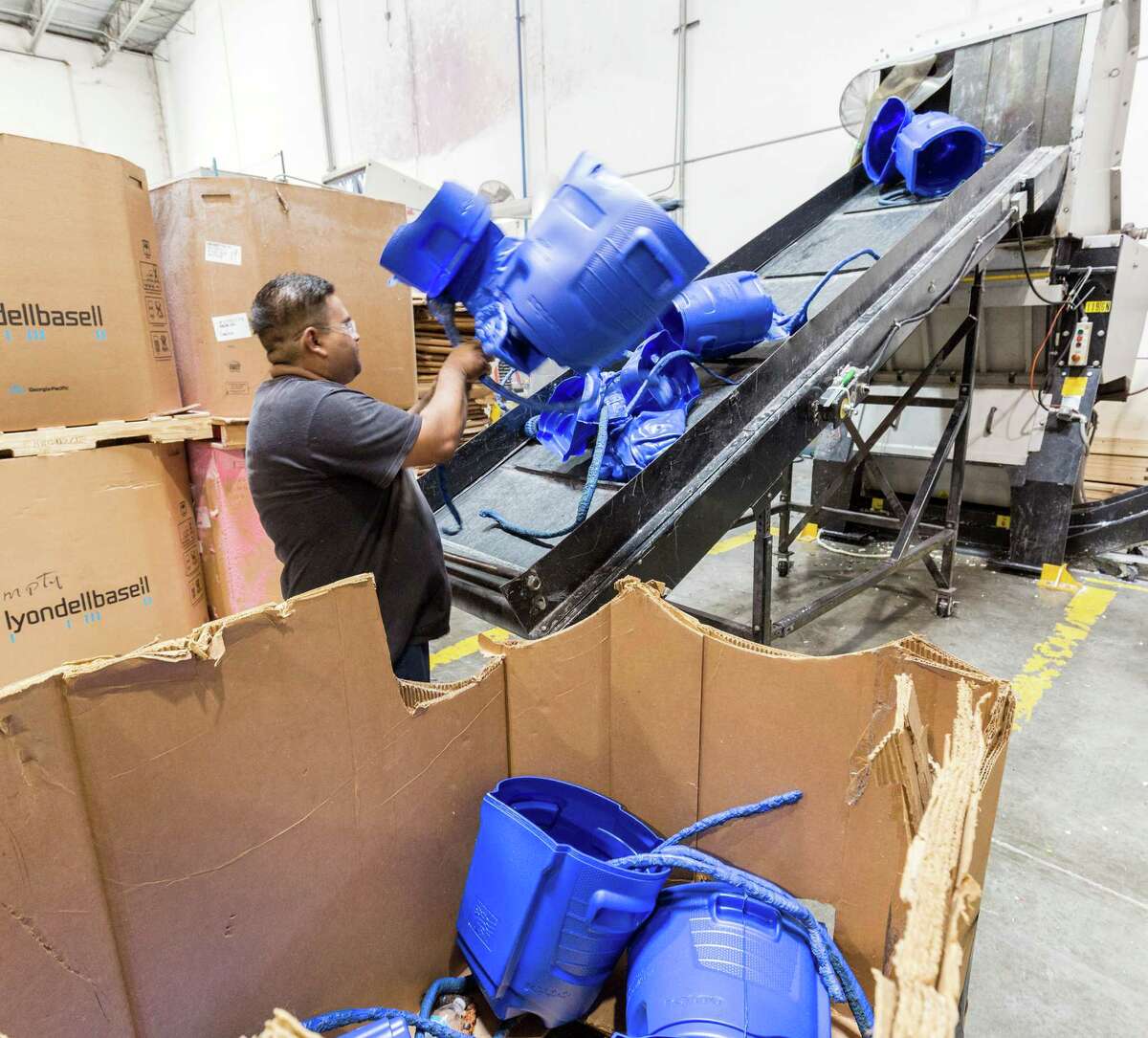 Resource managers help turn trash into cash